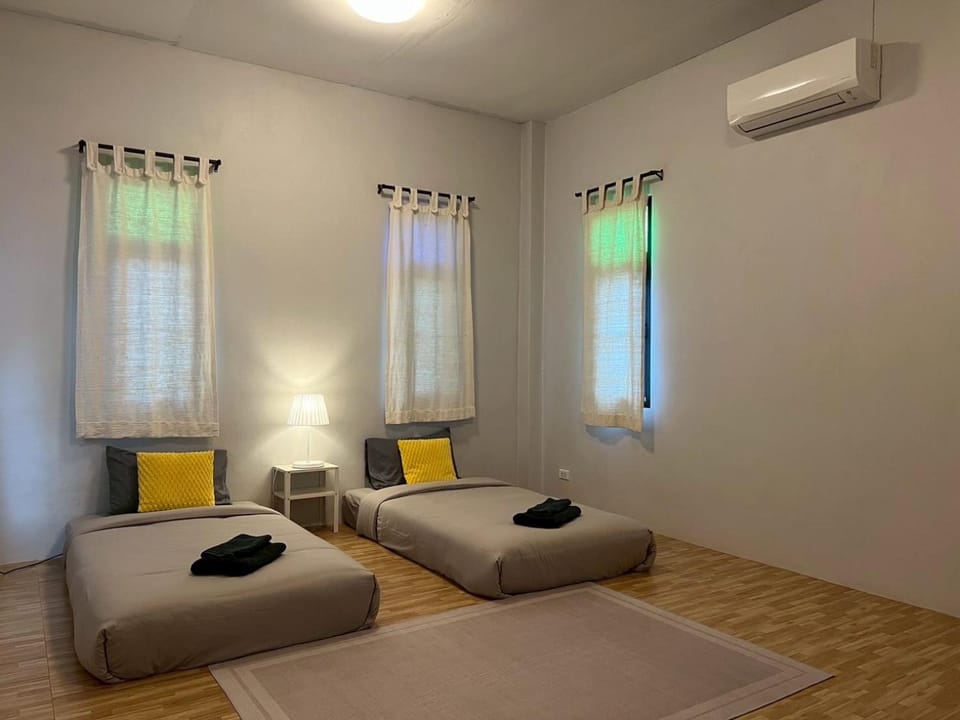 Bedroom, air conditioner
