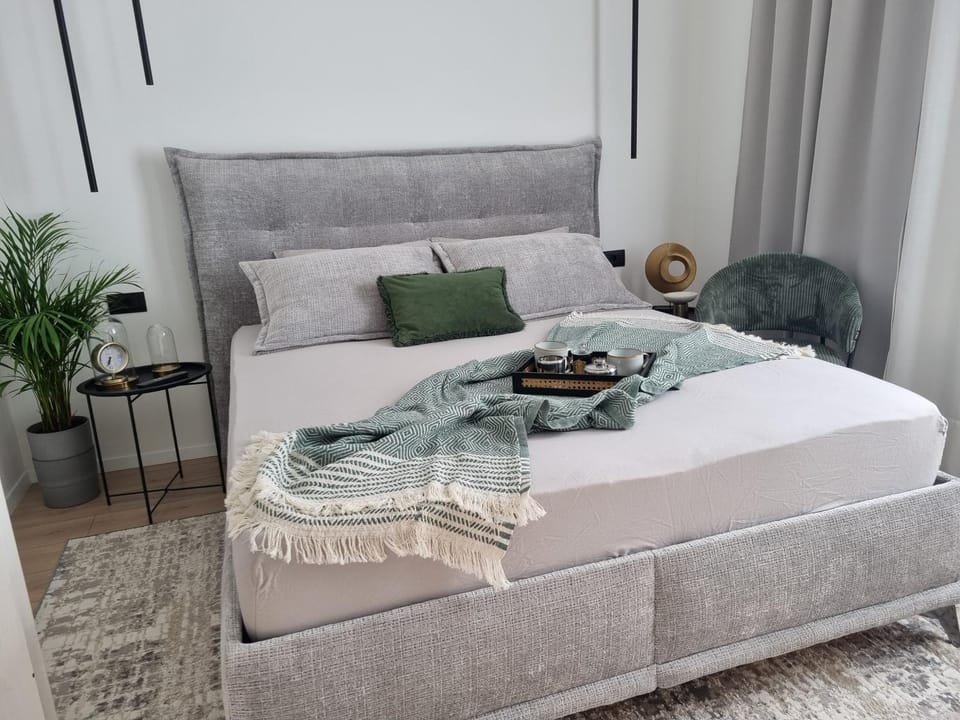 Arena Design App, FREE Private Parking, Terrace Apartment in Pula