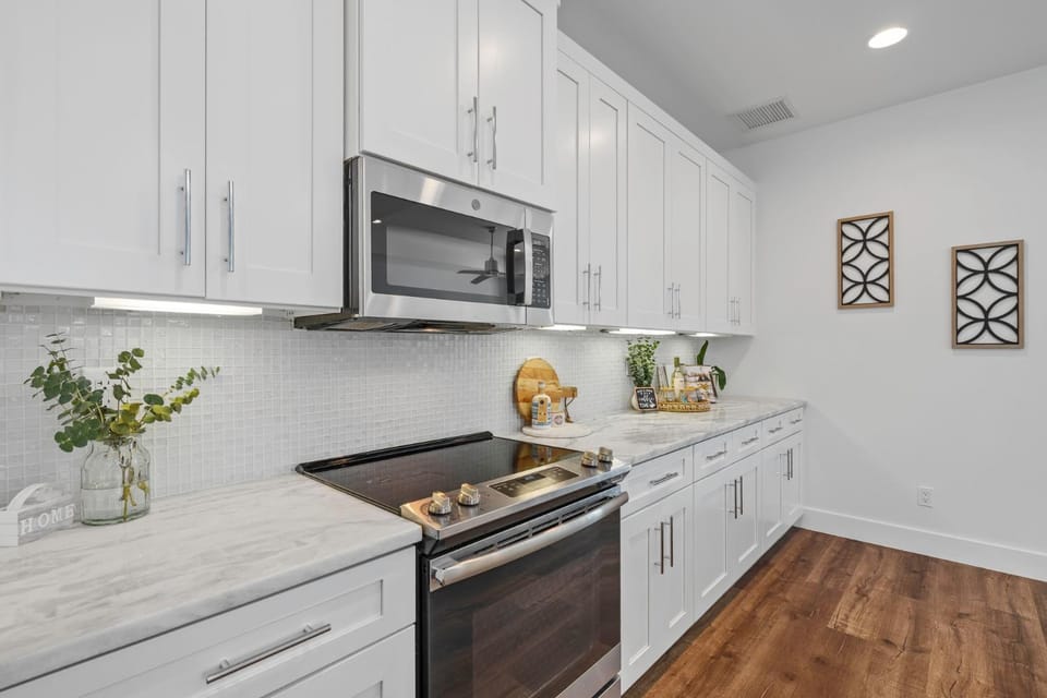 Kitchen or kitchenette, oven, stove