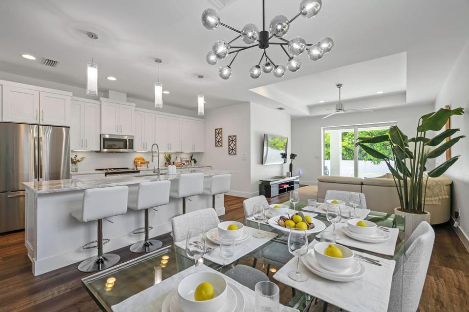Kitchen or kitchenette, Living room, Dining area