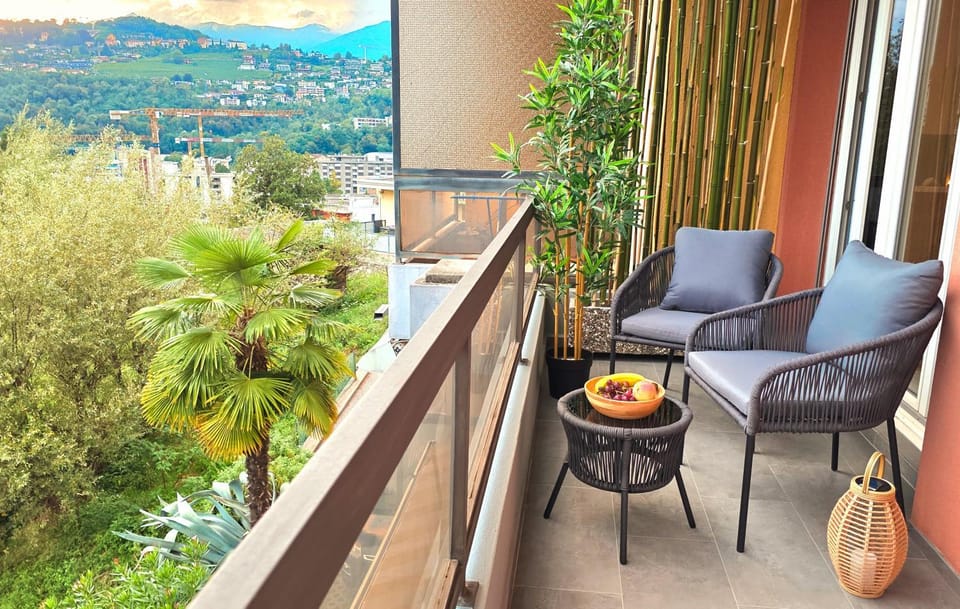 Natural landscape, View (from property/room), Balcony/Terrace, Garden view, Mountain view
