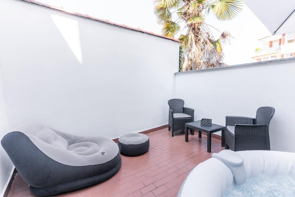 Patio, Seating area