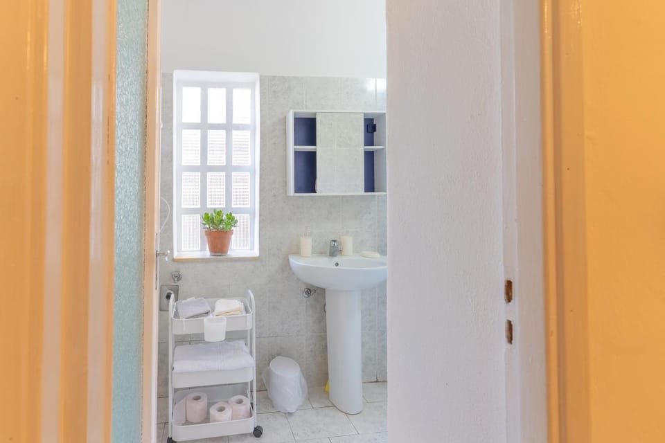 Toilet, Bathroom, towels