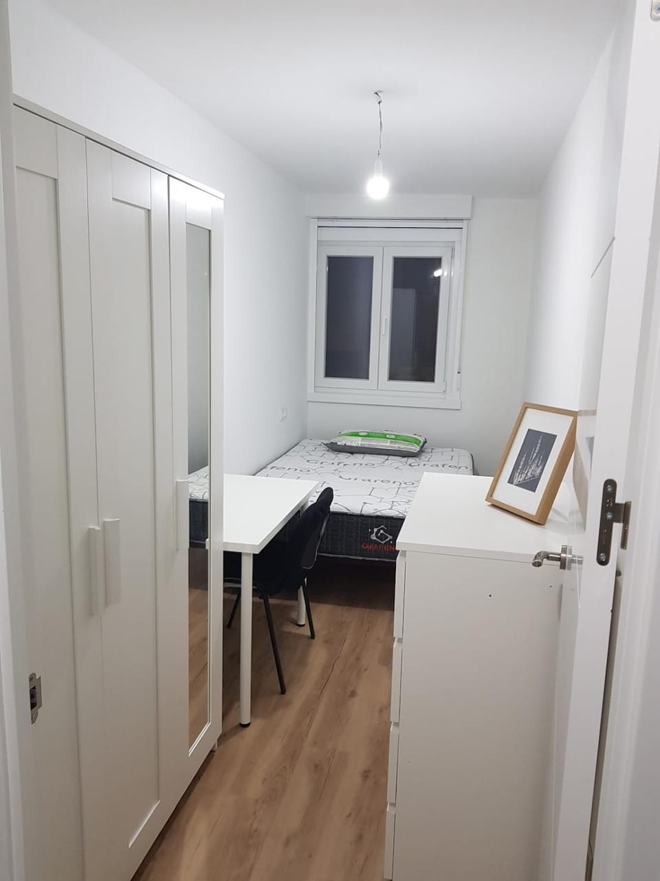 5 bedroom apartment 900 meters from the beach Apartment in A Coruna