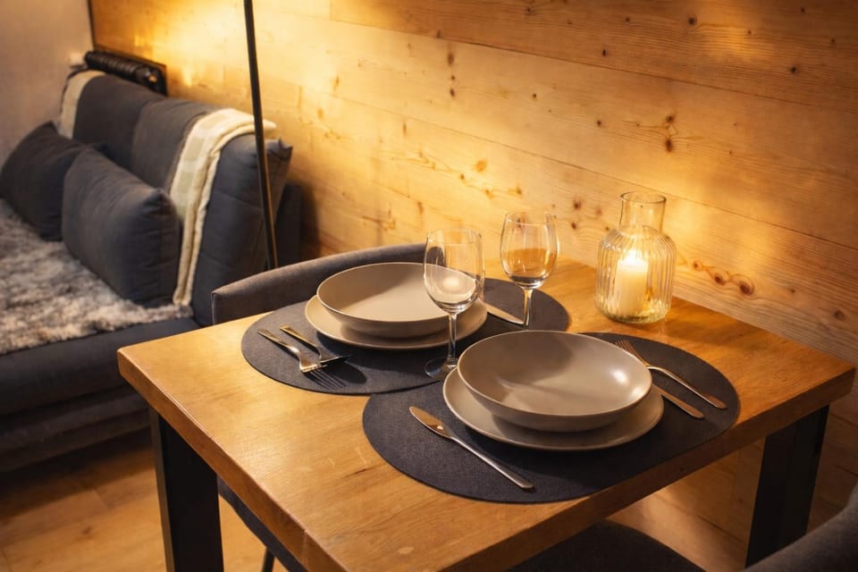 Seating area, Dining area