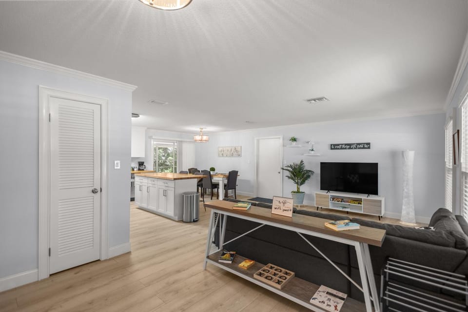 TV and multimedia, Kitchen or kitchenette, Dining area, pet friendly, stove