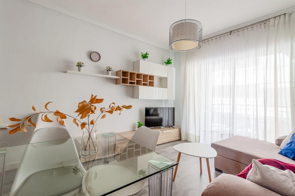 Communal lounge/ TV room, TV and multimedia, Living room, Seating area, Dining area