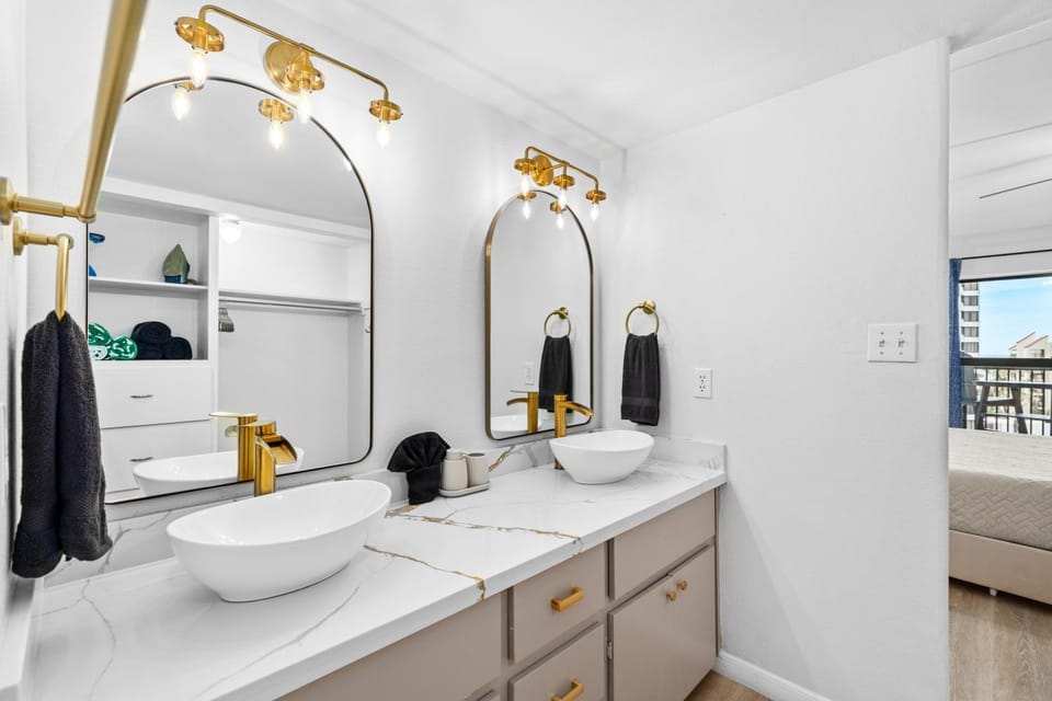 Bathroom, towels