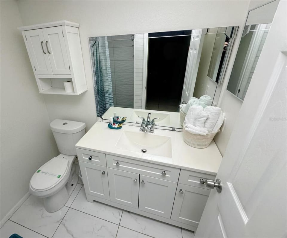 Toilet, Bathroom, towels
