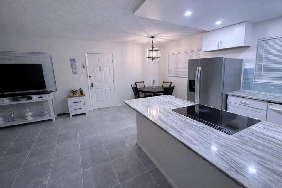 TV and multimedia, Kitchen or kitchenette, Dining area, dishwasher, minibar, oven, pet friendly, stove