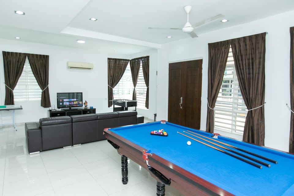 Tanjung Bungah Villa 20 pax Mahjong Snooker and More Close to Beach Villa in Tanjung Bungah