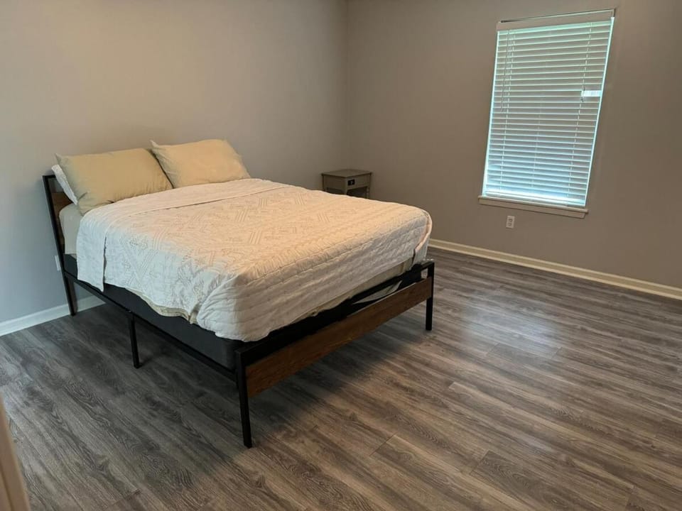 Pet-Friendly SW Home, 13 Mins to Mizzou House in Columbia