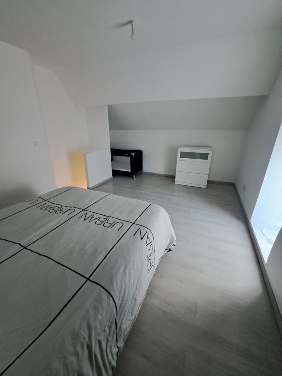 Bed, Photo of the whole room, Bedroom, storage