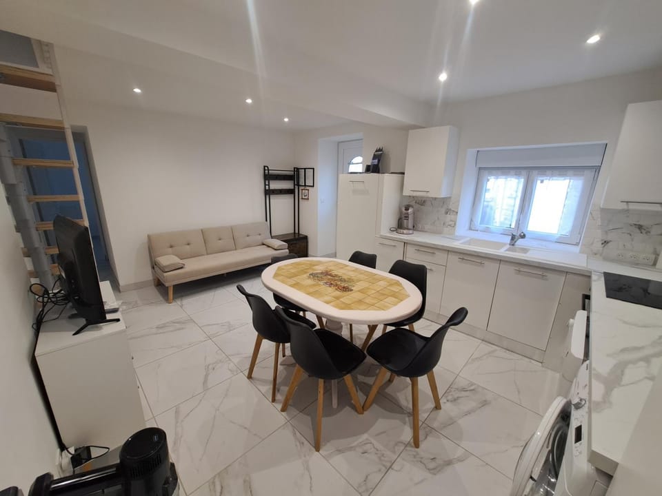 Kitchen or kitchenette, Living room, Decorative detail, Seating area, Dining area, dishwasher, minibar, pet friendly, stove, washing machine