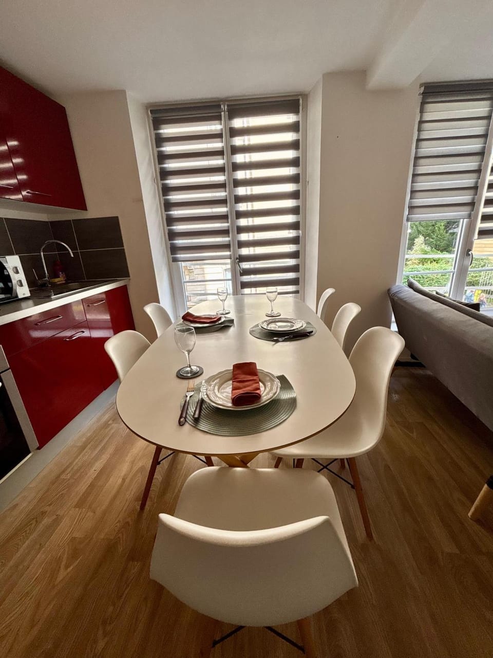 Kitchen or kitchenette, Dining area