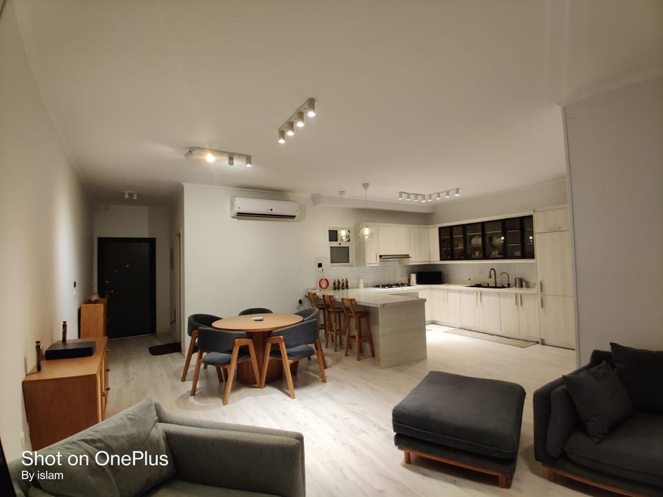 TV and multimedia, Kitchen or kitchenette, Living room, Photo of the whole room, Seating area, Dining area, minibar, oven