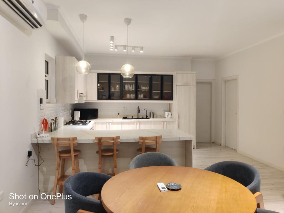 Kitchen or kitchenette, Living room, Seating area, Dining area, minibar