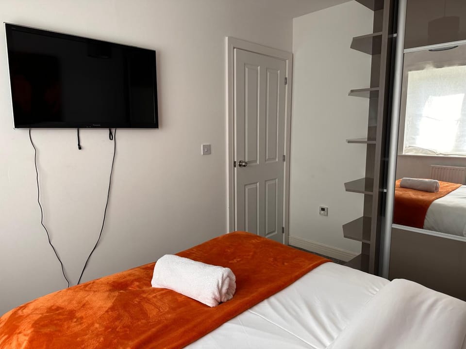 Harry Potter Stay with Watford & London Links - Family house Villa in Watford
