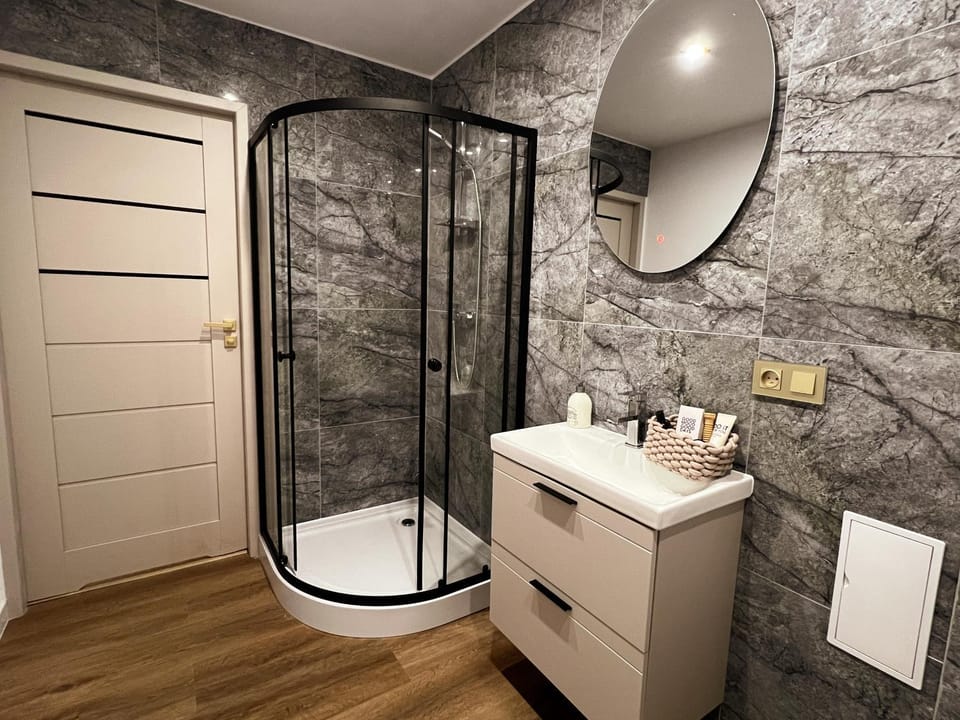 Shower, Bathroom, towels