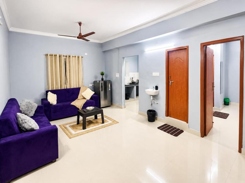 Spacious 2BHK Flat near Wipro Circle in Gowlidoddy Apartment in Hyderabad