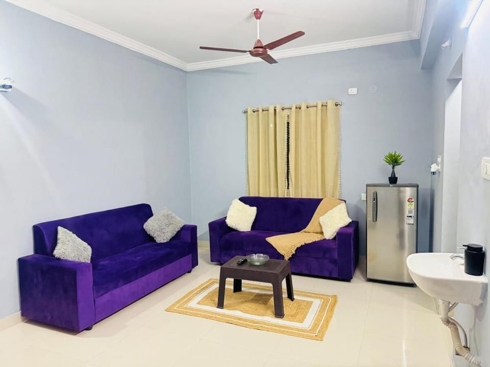 Spacious 2BHK Flat near Wipro Circle in Gowlidoddy Apartment in Hyderabad