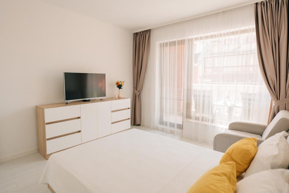 Grand Karavel - Luxury Central 1BR + Parking Apartment in Varna