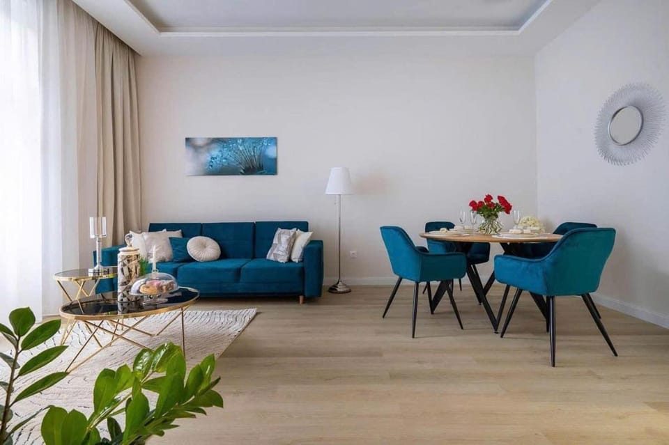 Luxe Skyline Serenity Retreat by Dohany Synagogue Apartment in Budapest