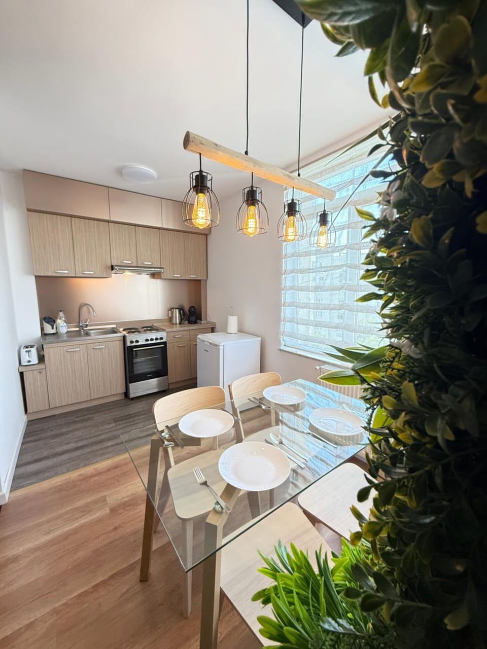 Kitchen or kitchenette, Dining area, oven, stove
