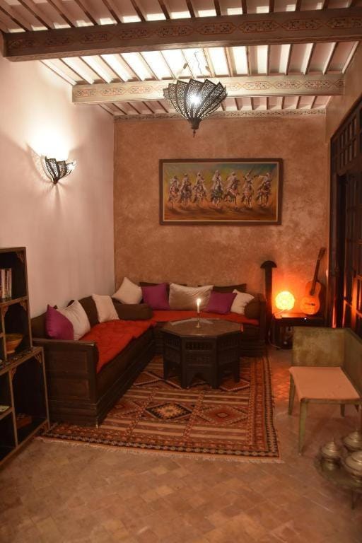 Seating area, Dining area