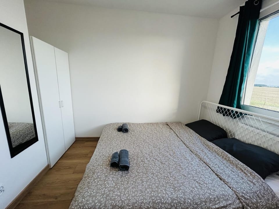 Bed, Bedroom, wardrobe