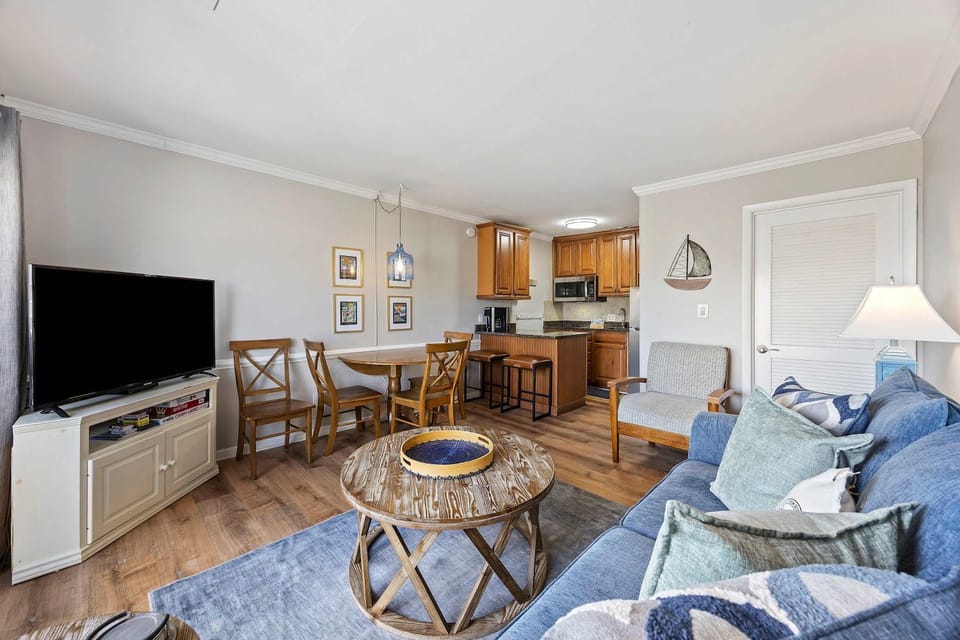 Oceanfront Retreat 318 Breakers Villa in Coligny Beach