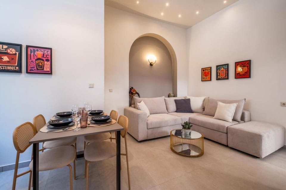 Living room, Seating area, Dining area