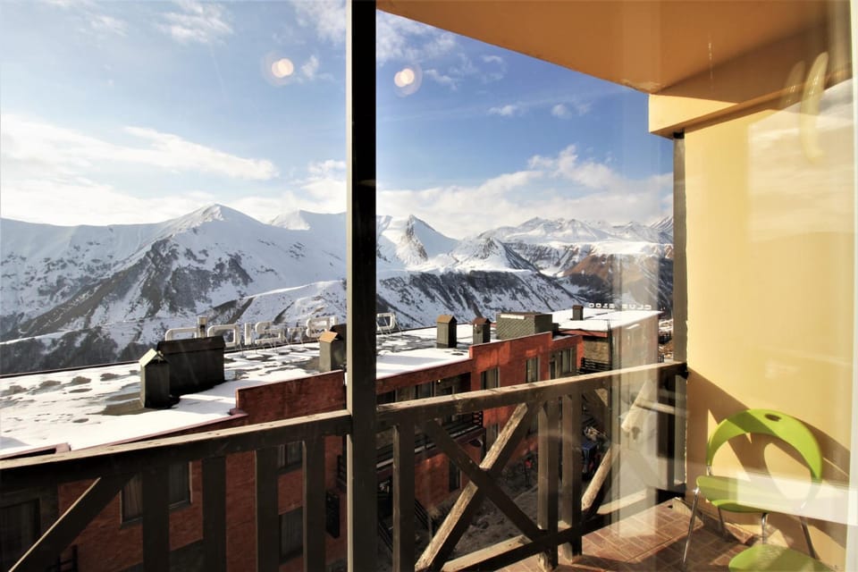 Balcony/Terrace, Mountain view