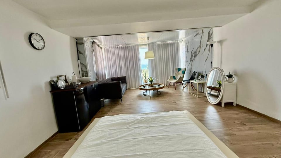 סוויטת בוטיק על הים Apartment in North District