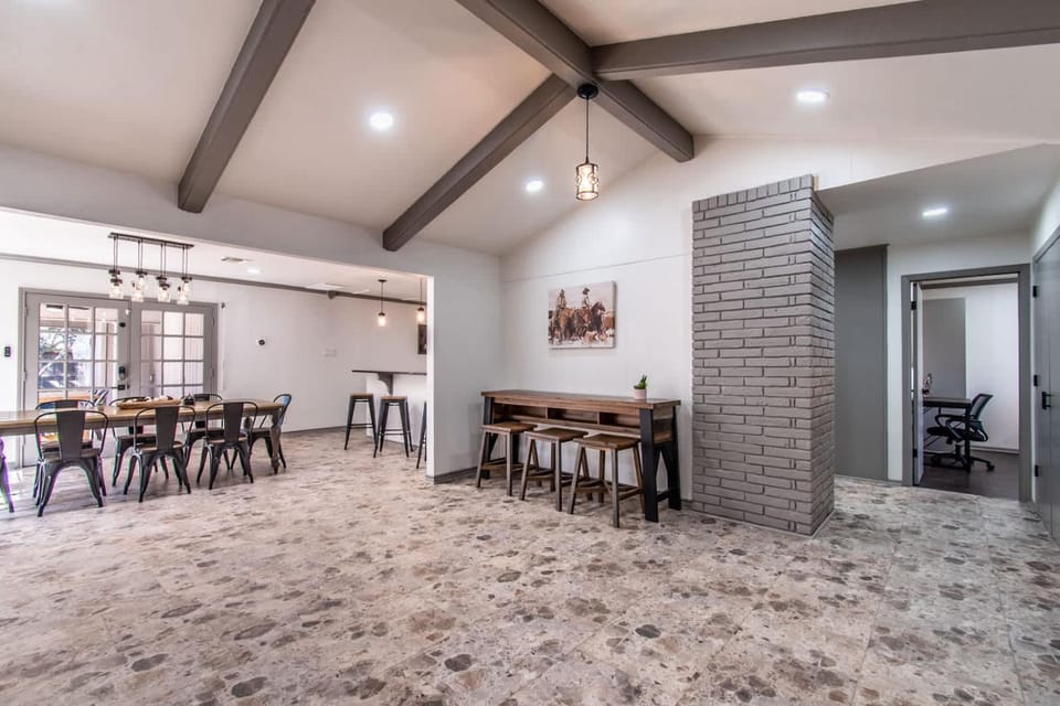 Texas Retreat on Ocean Drive Sleeps 19 with Hot Tub & Game Room House in Nueces County