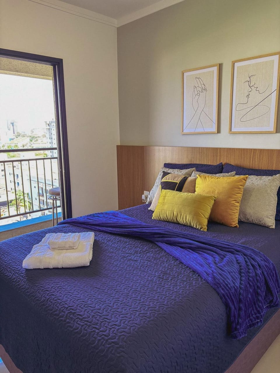 Photo of the whole room, Bedroom