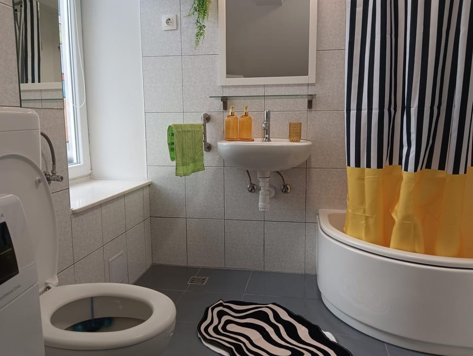 Toilet, Bathroom