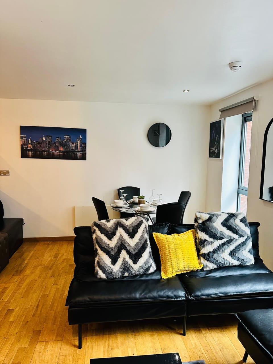 2 Bedroom City Centre Apartment Free Secure Parking Apartment in Liverpool