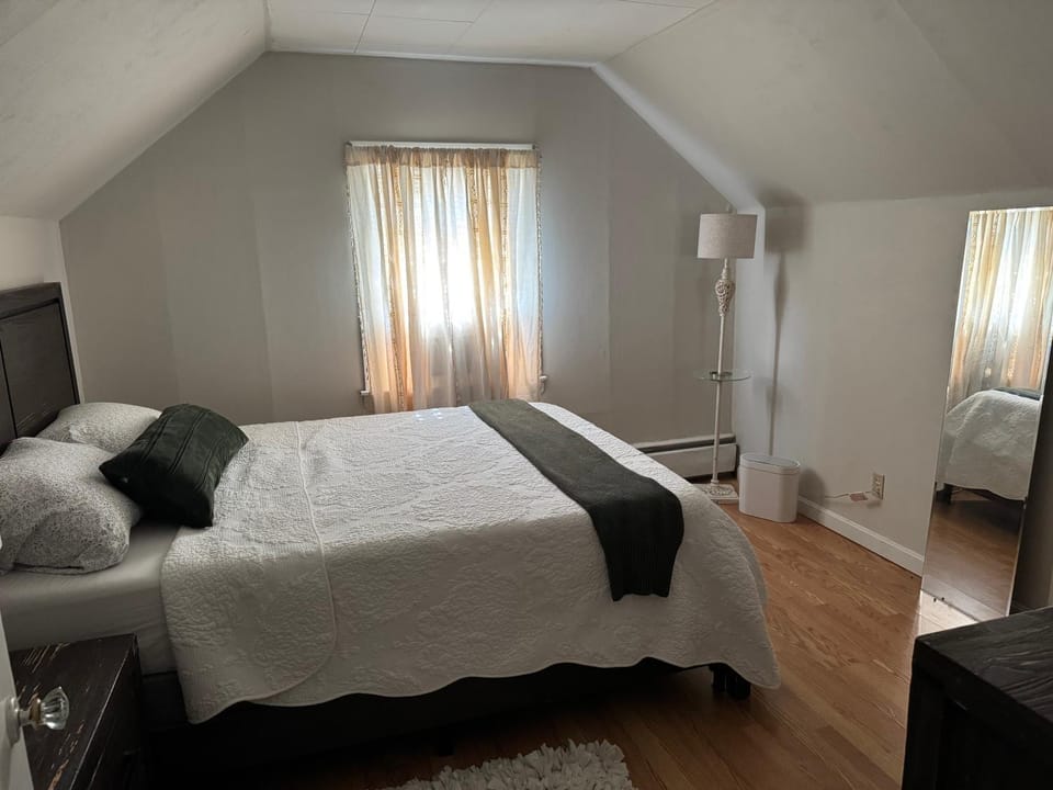 Bed, Photo of the whole room