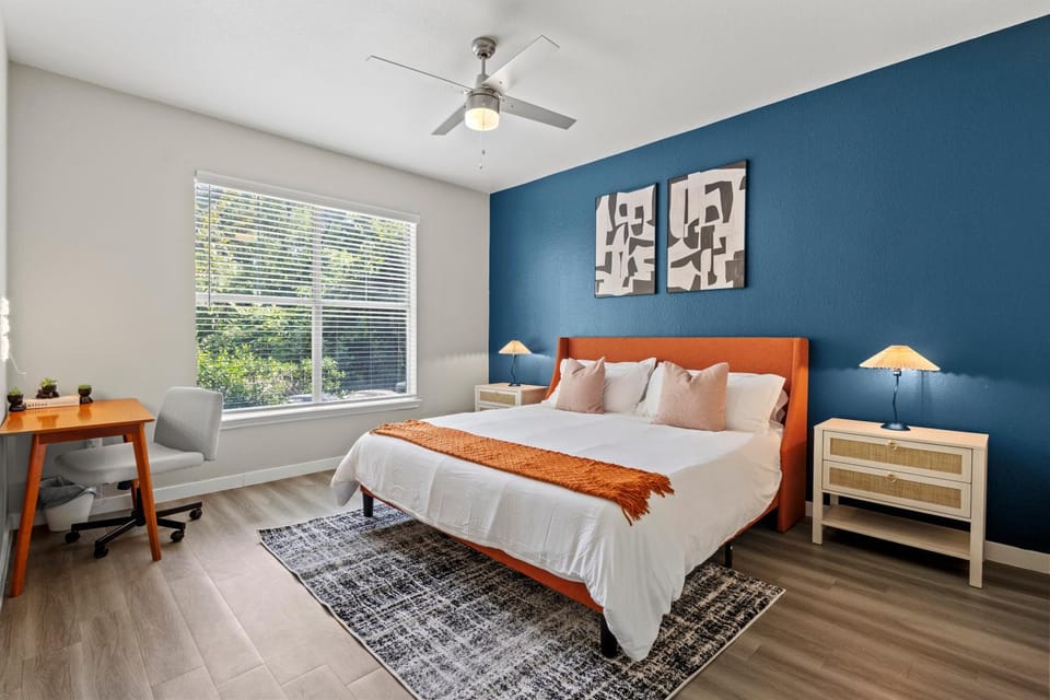 Lux 1BR - Pool, BBQ - Near Med District & Nightlife - Gated Community Apartment in Dallas