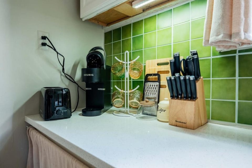 Coffee/tea facilities, minibar, toaster