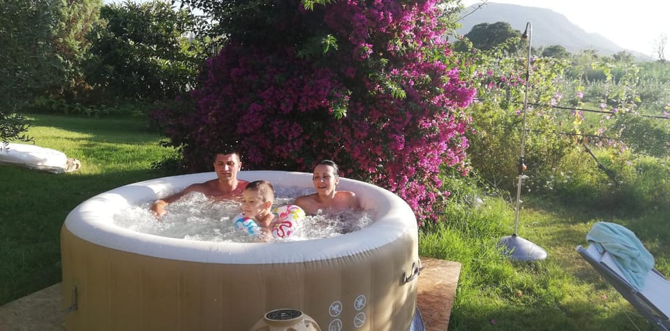 Hot Tub, Swimming pool