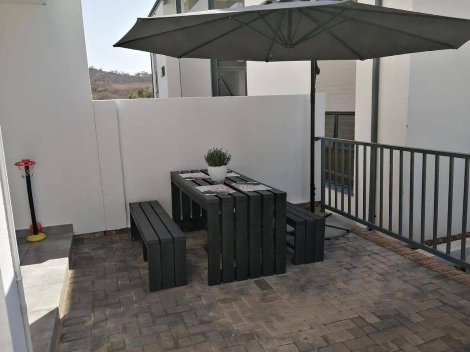 Patio, Day, Balcony/Terrace, Seating area, Dining area