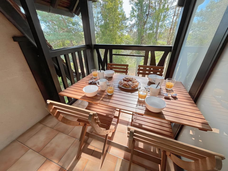 Lovely Apartment with Balcony - Golf course view - Free Parking and Heated Pool Apartment in Deauville