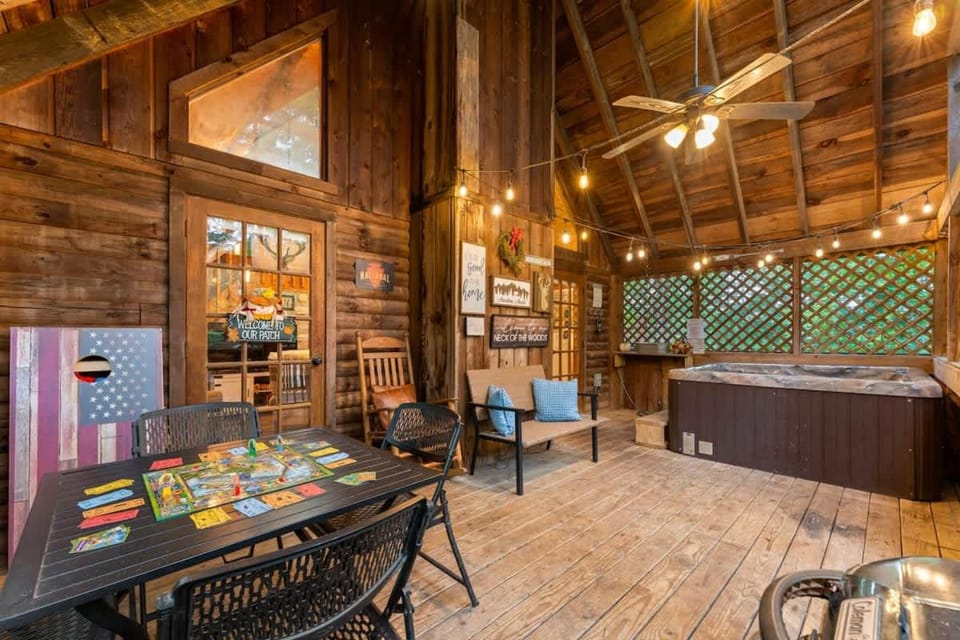 Secluded Cozy Cabin with Hot Tub & Fire Pit Cabin in Pigeon Forge