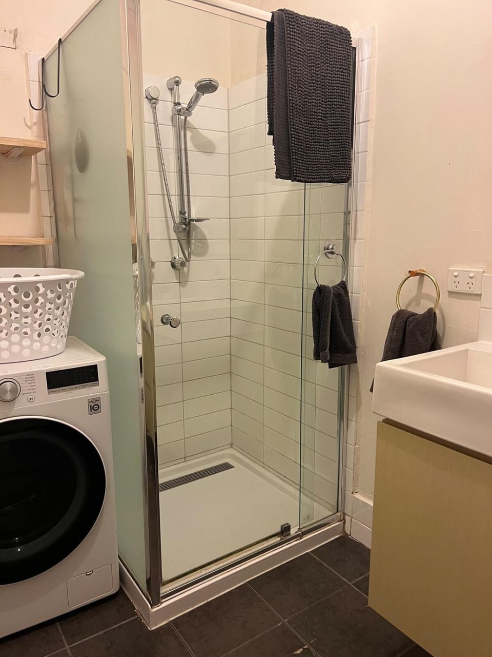 Shower, Bathroom, towels, washing machine