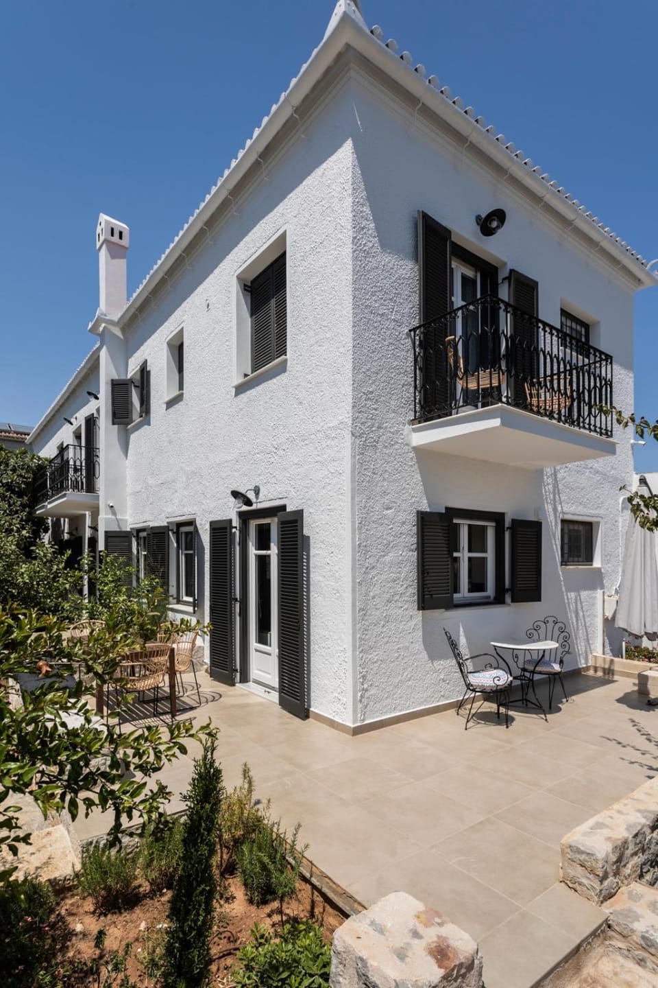 Property building, Garden, Balcony/Terrace