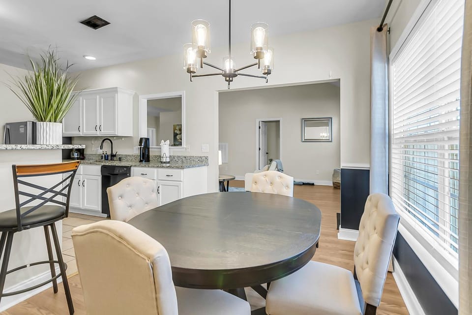 Lowcountry Luxe Spacious 4br Oasis In Charleston House in Goose Creek
