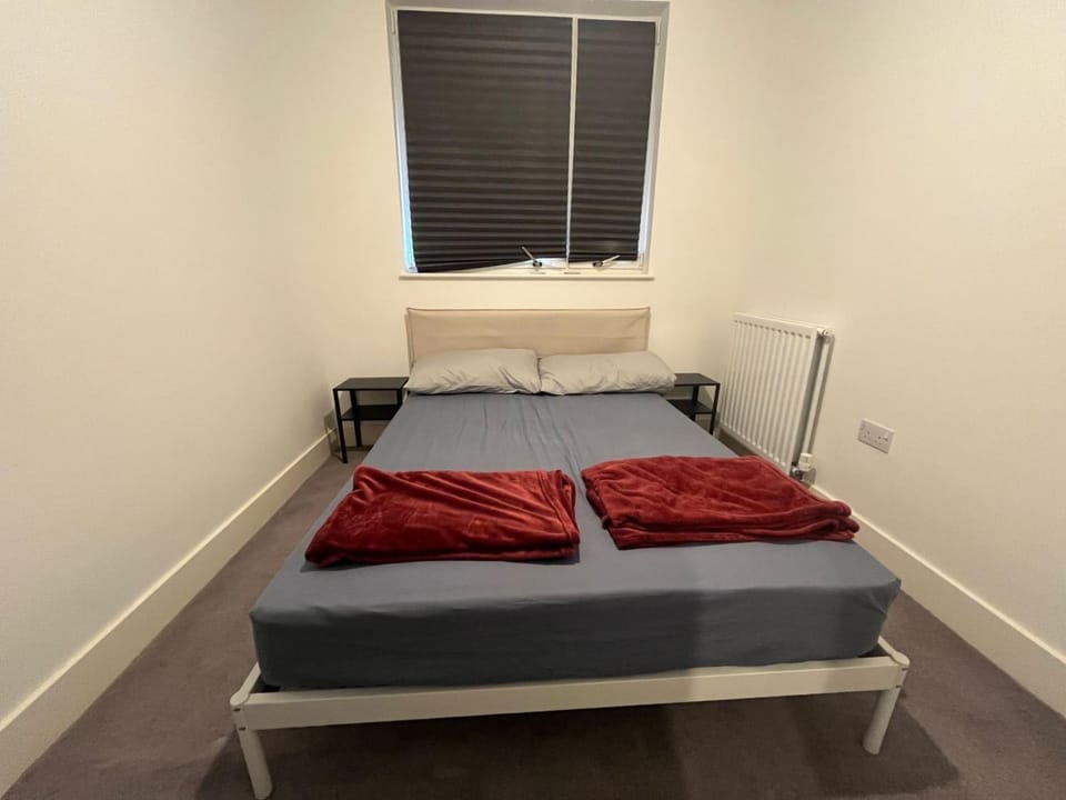 Next to Southall Station - Room in Brand New Shared Apartment Vacation rental in Southall