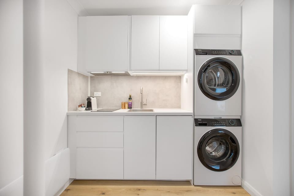 Kitchen or kitchenette, washing machine, dryer